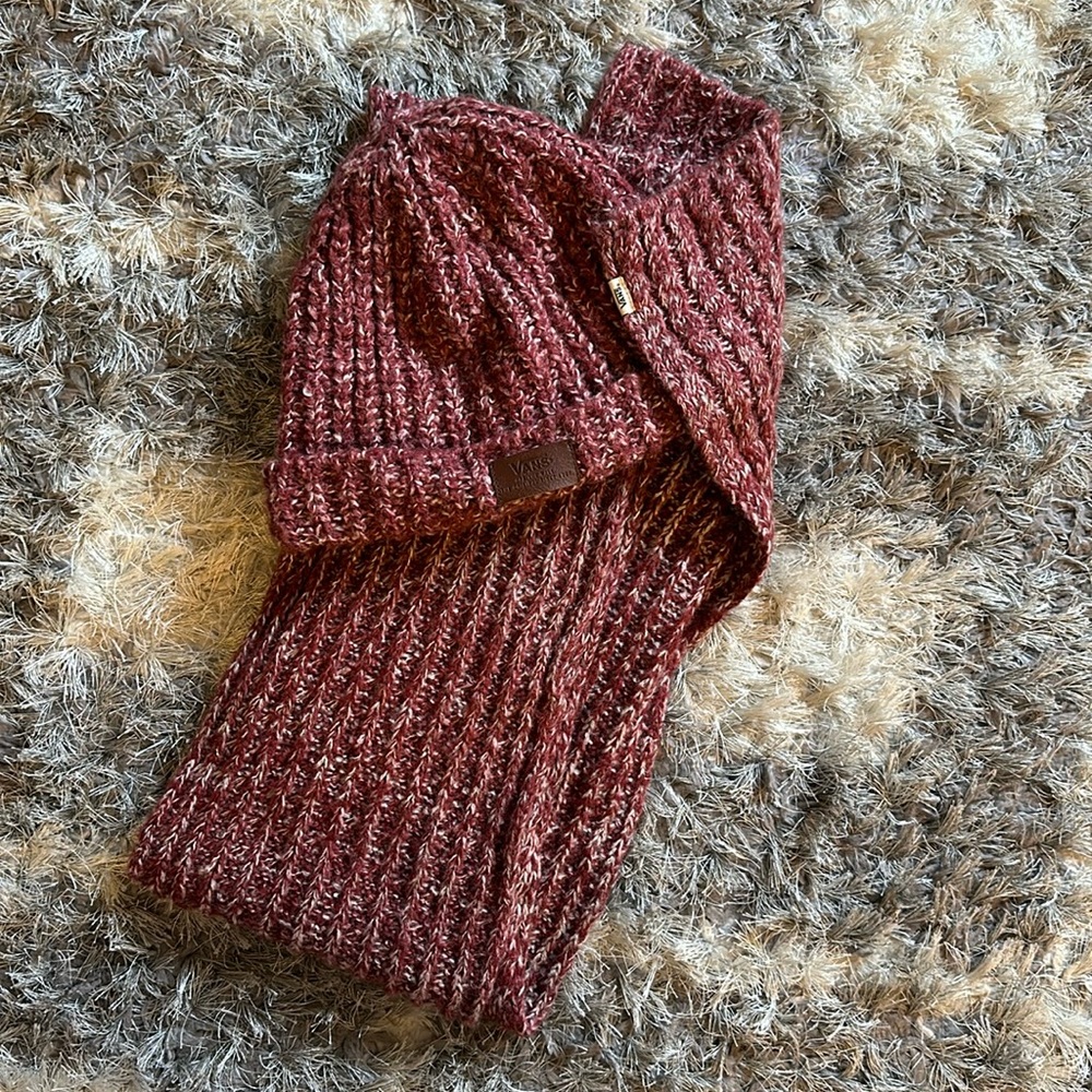 Vans hat and scarf set